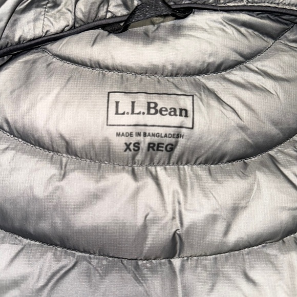 L.L. BEAN ~ Women’s Ultralight 850 Down 3/4-Length Black Hooded Puffer Coat ~ XS - Picture 3 of 15